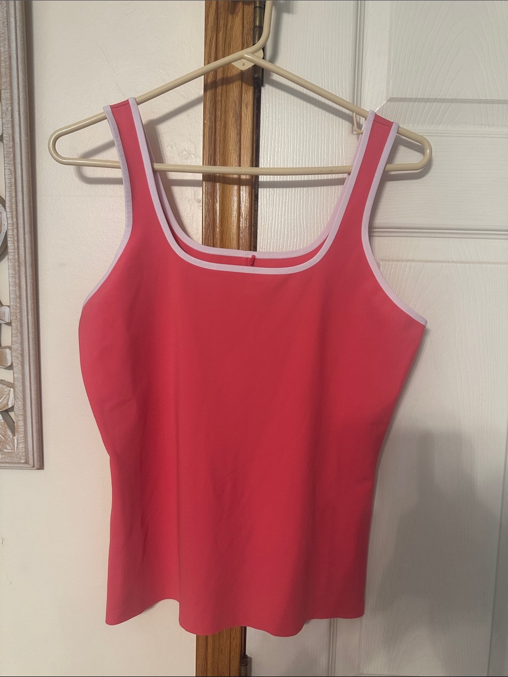 Women’s Pink Scoop Neck Tank Top